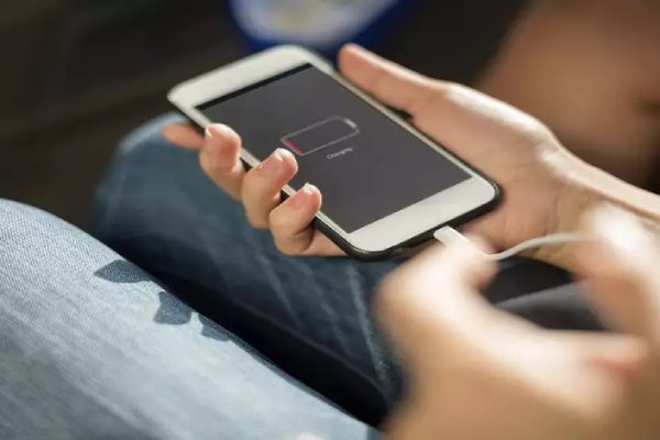 Things to know about using your phone while charging